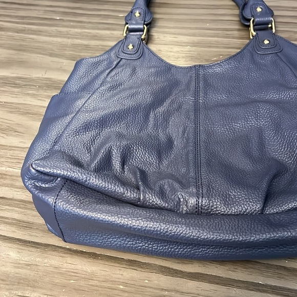 CUORE & PELLE 100% BLUE PEBBLED LEATHER HANDBAG WITH GOLD HARDWARE - Picture 3 of 16